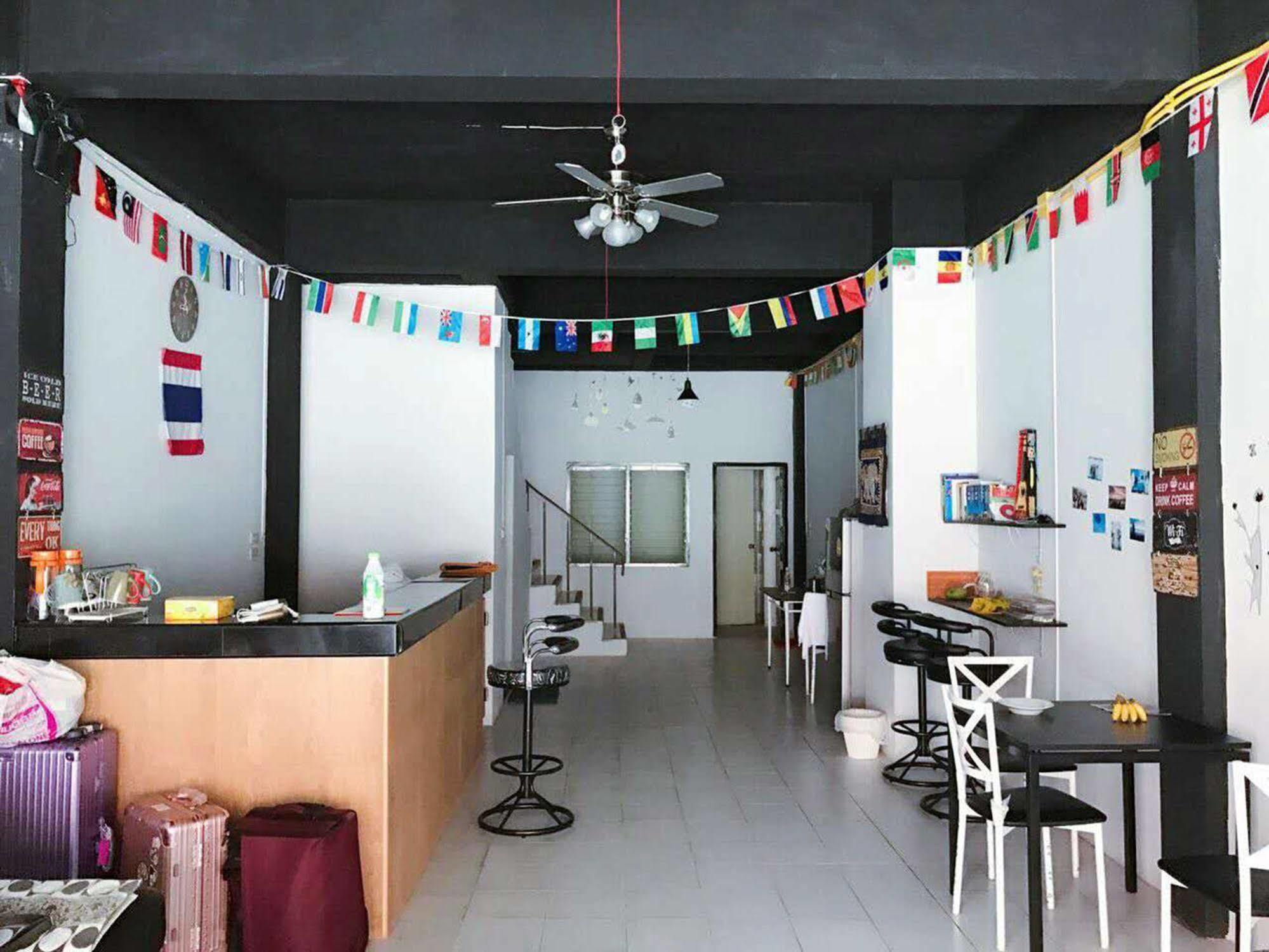 The Galiness International Backpacker Hostel Phuket Patong Dış mekan fotoğraf