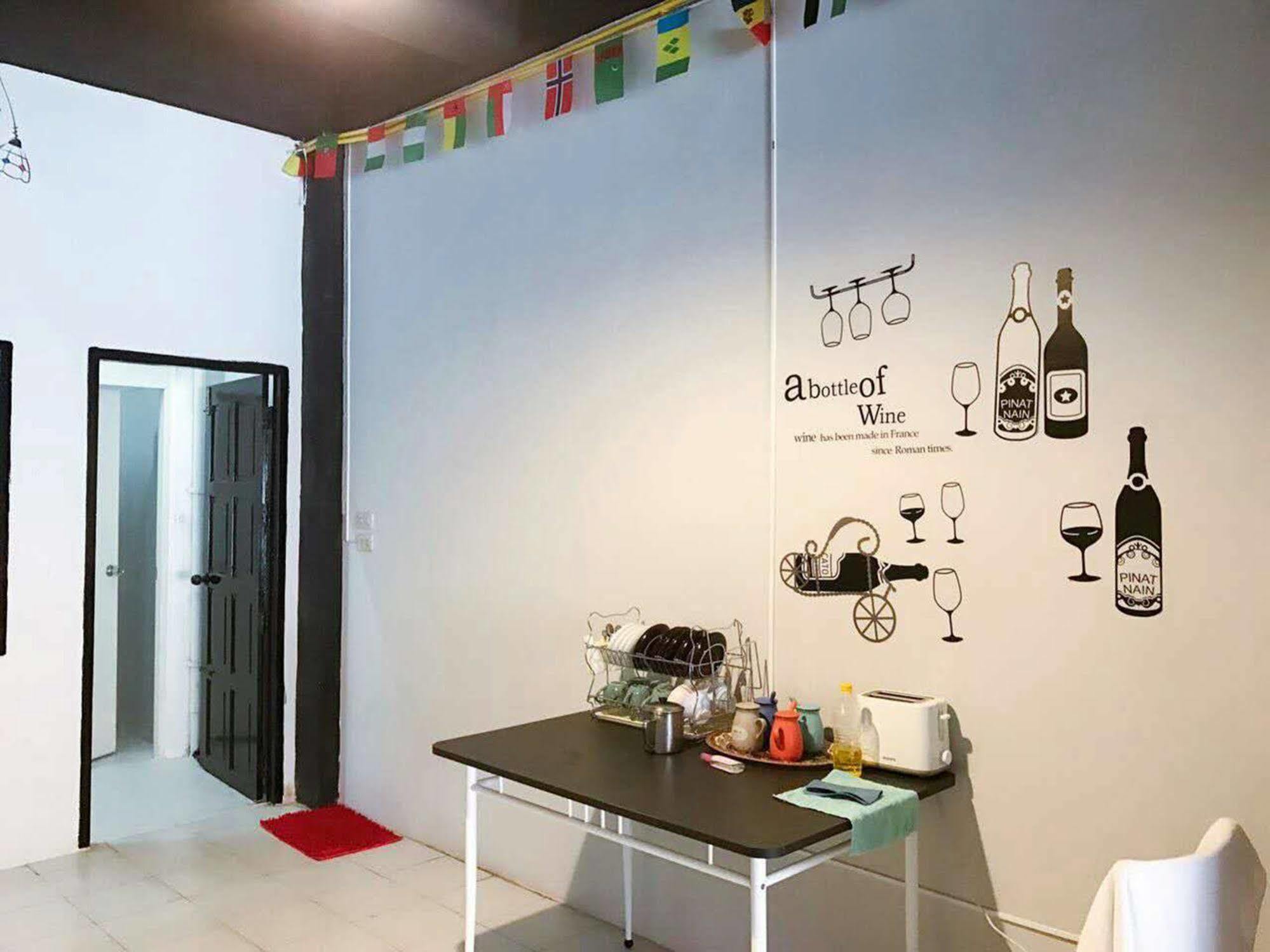 The Galiness International Backpacker Hostel Phuket Patong Dış mekan fotoğraf