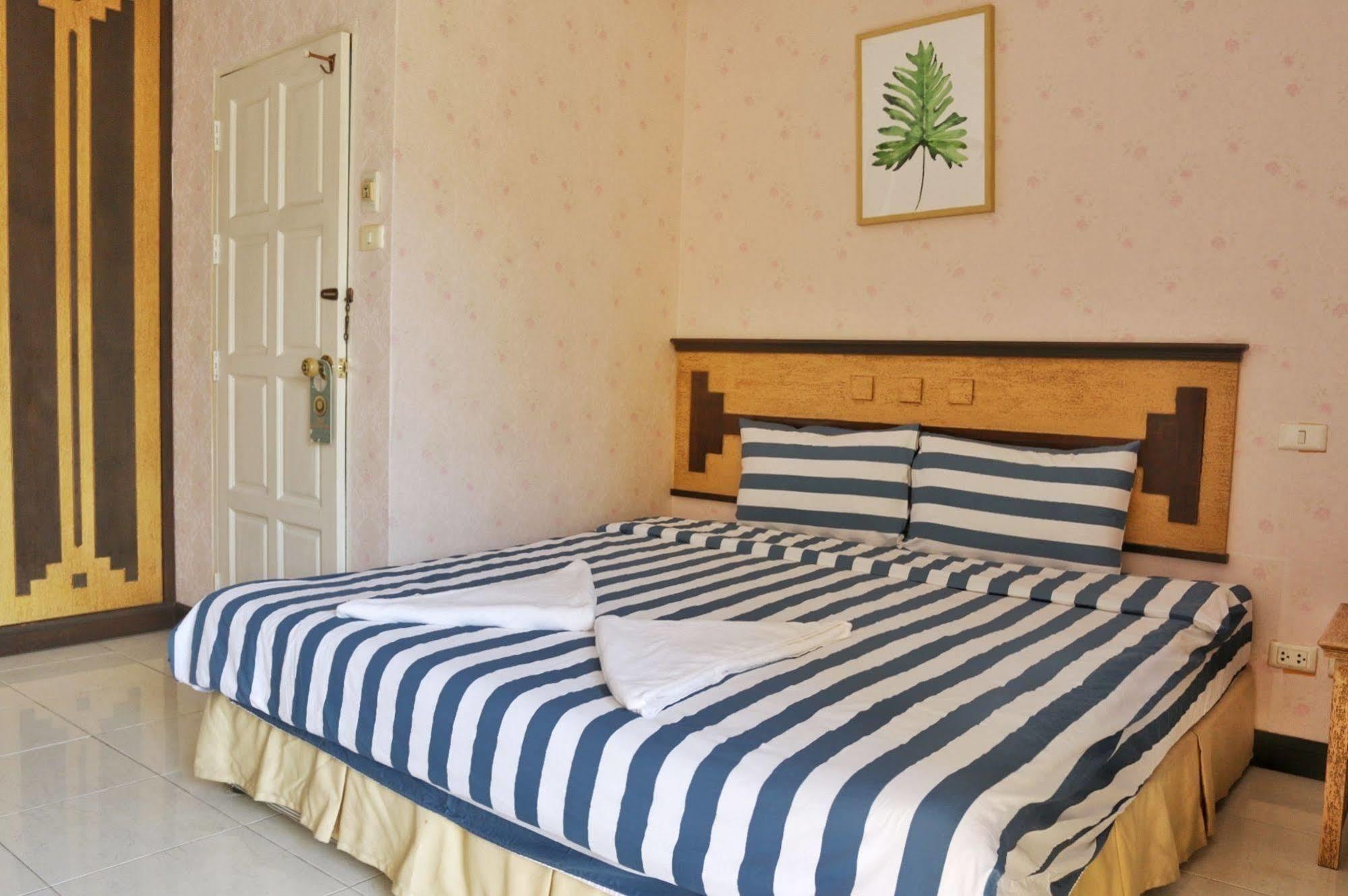 The Galiness International Backpacker Hostel Phuket Patong Dış mekan fotoğraf