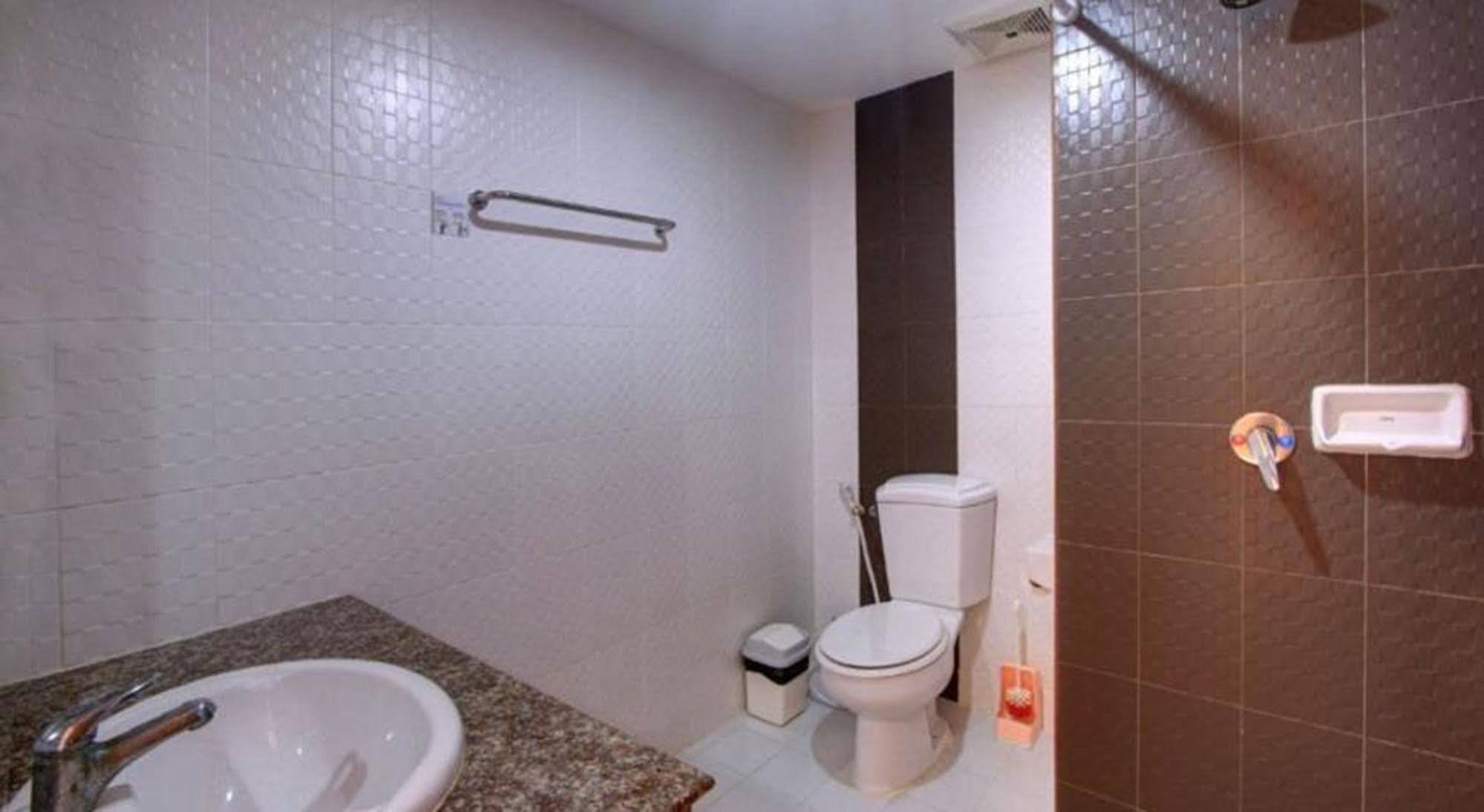 The Galiness International Backpacker Hostel Phuket Patong Dış mekan fotoğraf